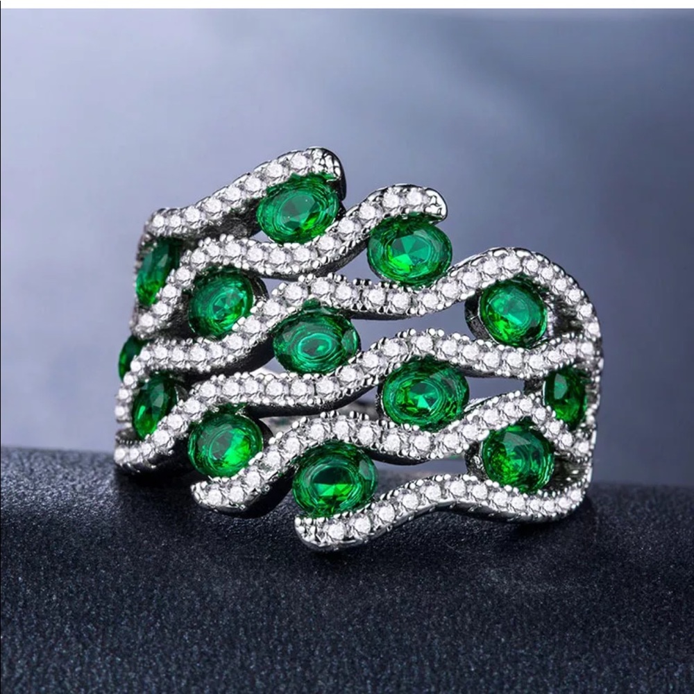 New 925 Silver Beautiful Emerald Sapphire Ring - Picture 4 of 5
